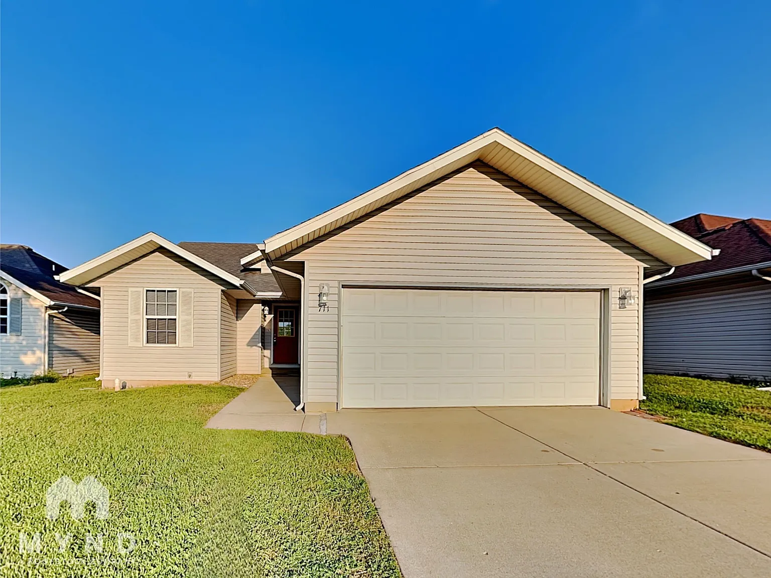 3 bed, 2.0 bath, 1592 sqft, $1,649 — Photo 1