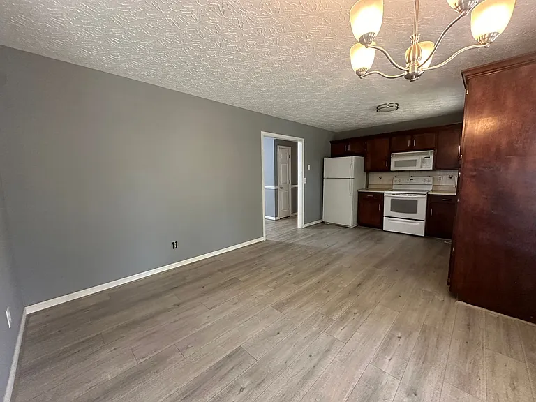 407 Southmoore Cir — Photo 8