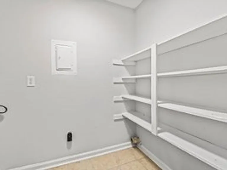 713 Grantland Dr — Photo 8