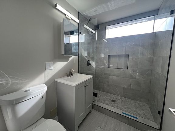 4th image of 5657 W Fullerton Ave #Penthouse