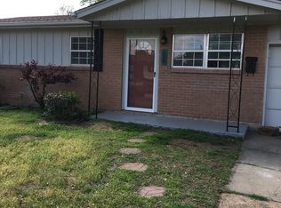 624 SW 13th St, Moore, OK 73160