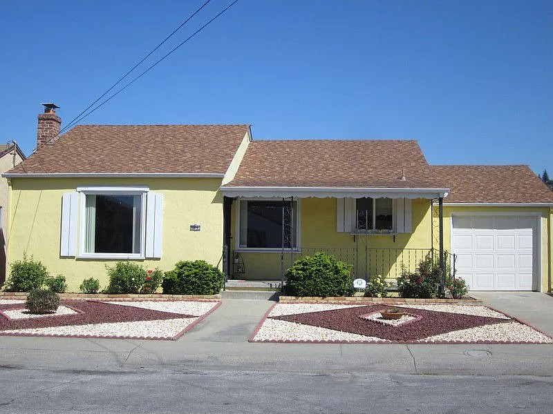 16320 Mateo St photo 1