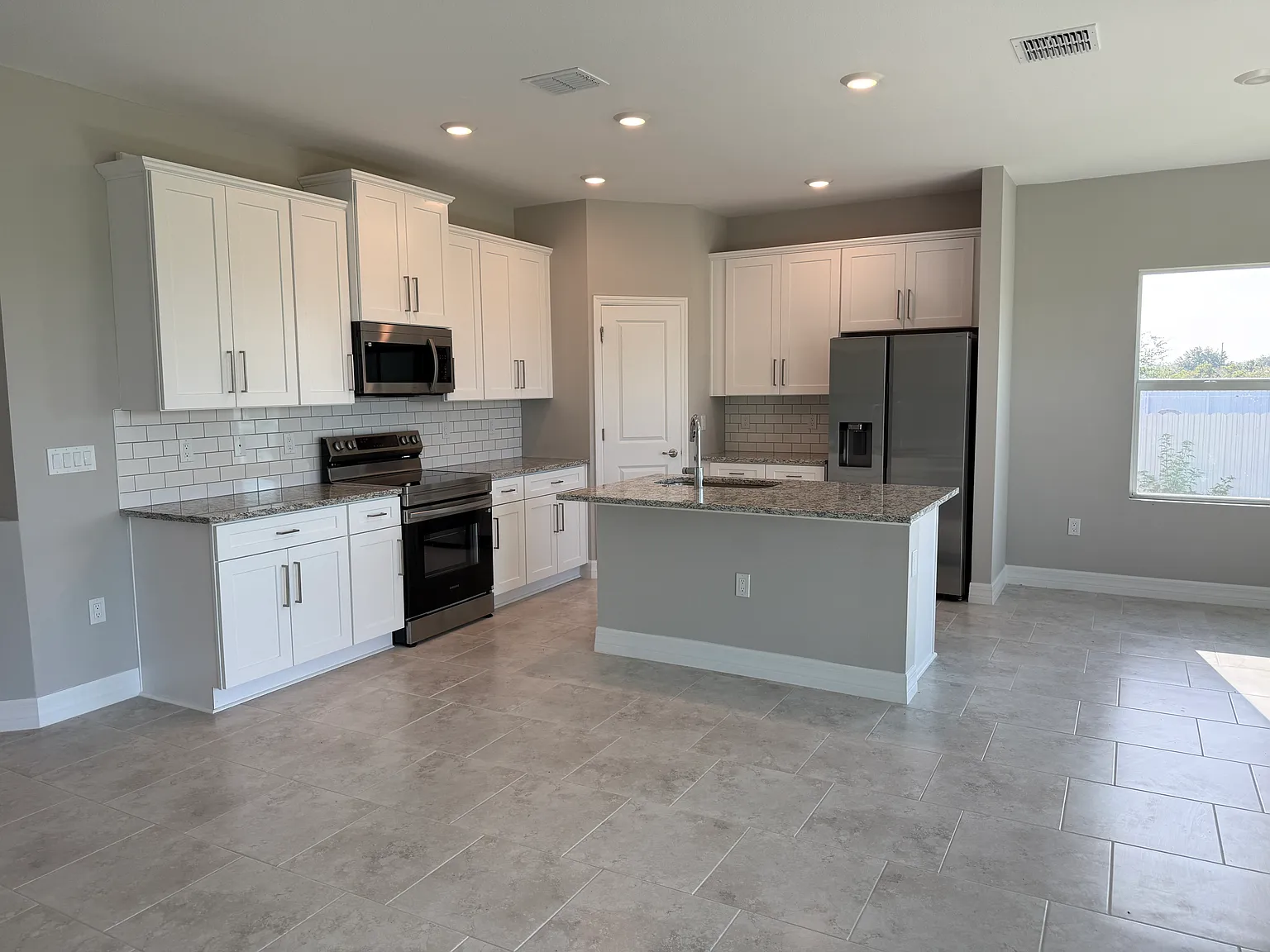 3 bed, 1706 sqft, $2,000 — Photo 4