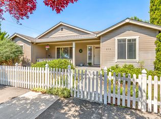 878 S Haskell St, Central Point, OR 97502