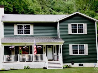 11 Shamrock Cir, Poughkeepsie, NY 12603