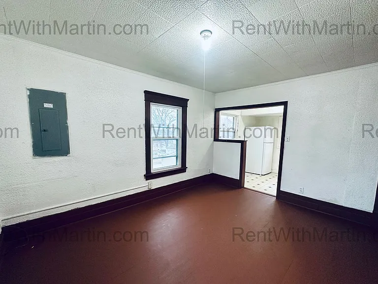 820 W 2nd St — Photo 5