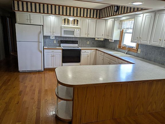 3rd image of 8781 State Rd