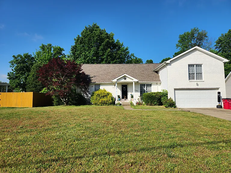 1571 Barrywood Cir W — Photo 1