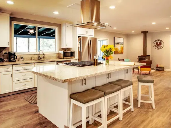 3337 Bloomfield Rd, Sebastopol, CA 95472