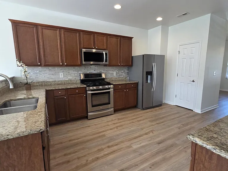 4209 Auburn Hills Dr — Photo 15
