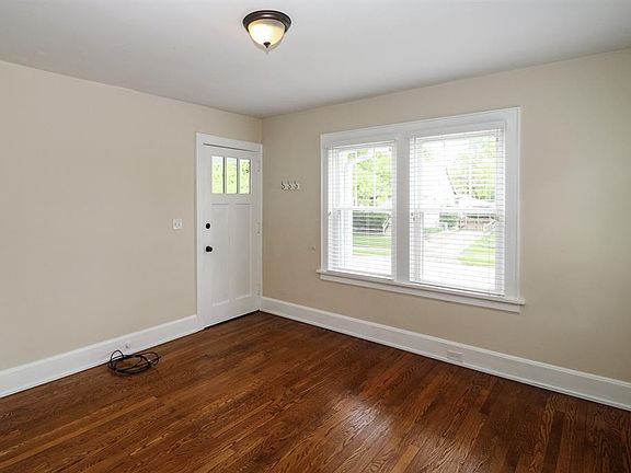3rd image of 8311 Lake Ave