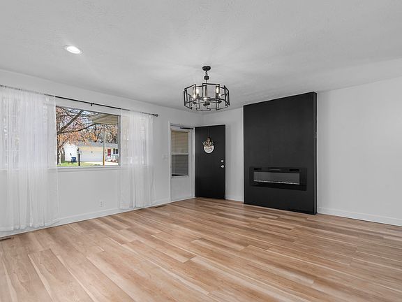 5th image of 1305 S Prince Lane