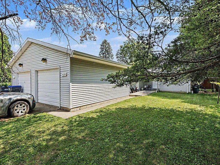 Listing photo 3