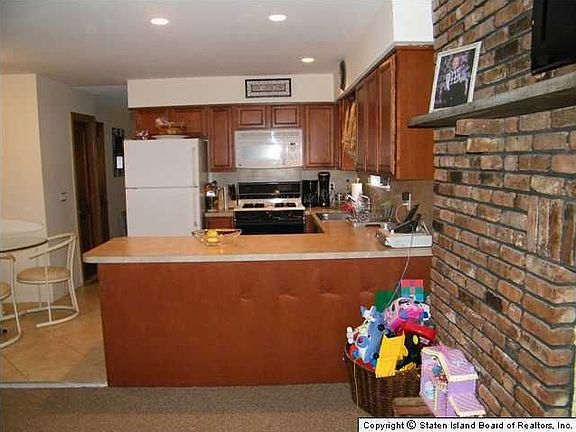 4th image of 720 Laconia Ave