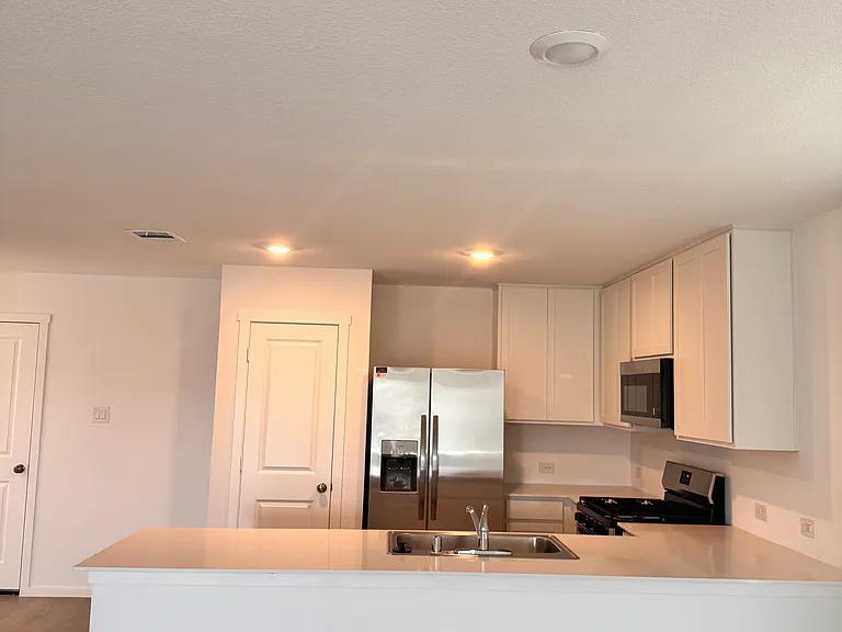 2036 Stable Ln — Photo 3