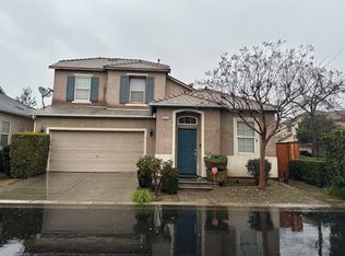 4030 W Apple Tree Ln, Fresno, CA 93722