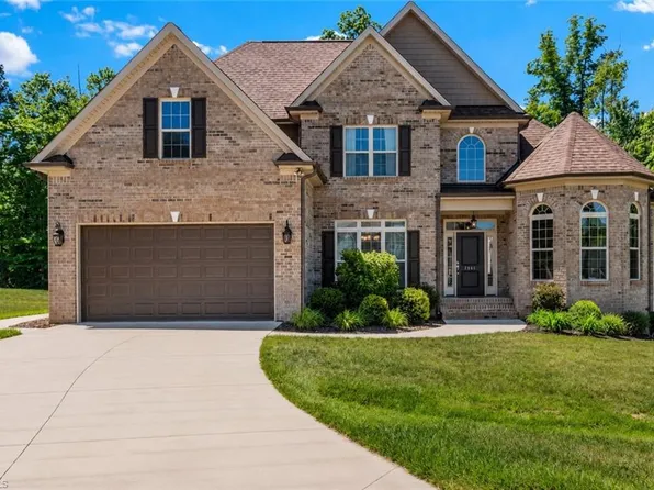 7501 Monty Dr, Kernersville, NC 27284