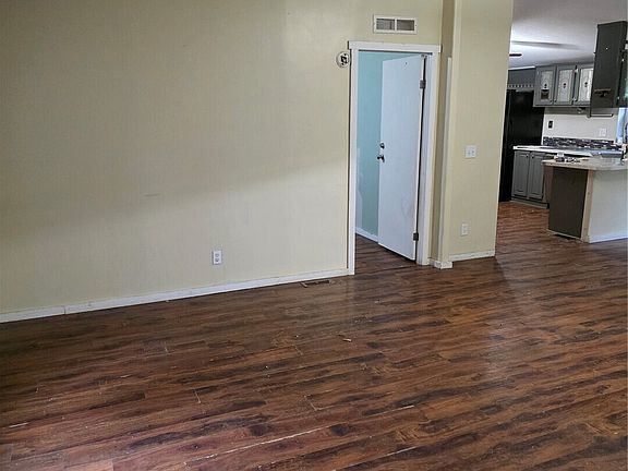 4th image of 1104 E Alderwood Road