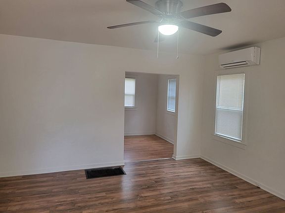 3rd image of 149-153 S Lincoln St #149