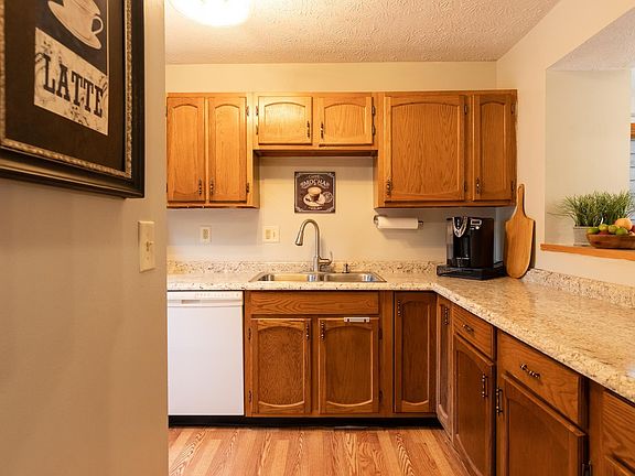 5th image of 2301 E Winding Brook Ct