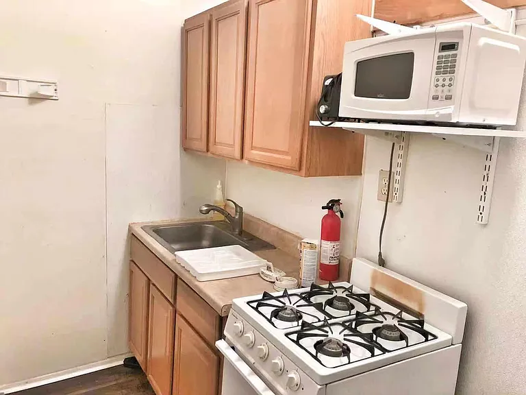 322 S 42nd St #2 — Photo 5