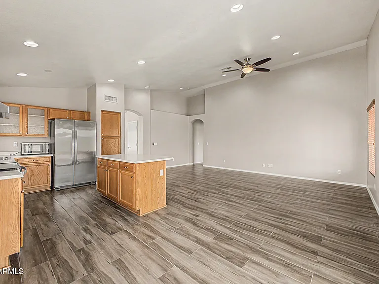 308 W Liberty Ln — Photo 12