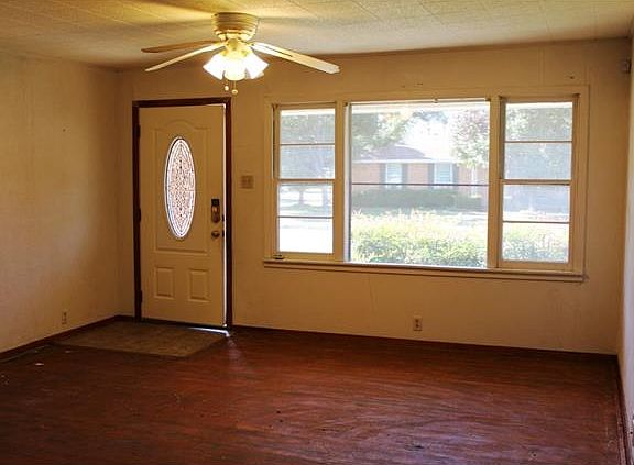 2nd image of 406 Meadow Dr