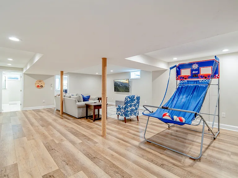 Huge Rec room