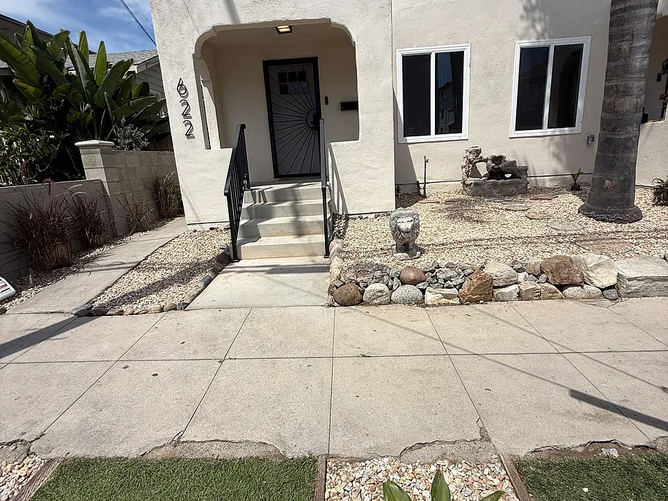 620 W 8th St