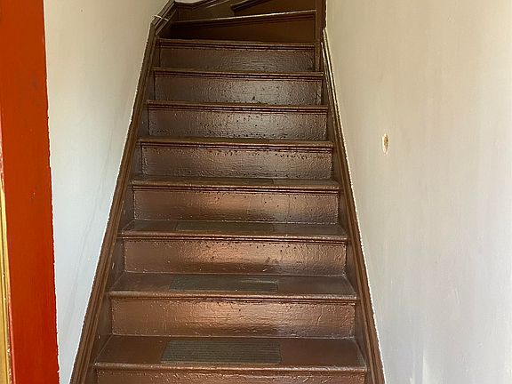 3rd image of 78 Van Nostrand Ave Floor 2