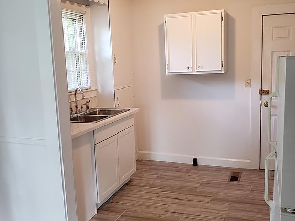 2nd image of 918 Leaf Ave
