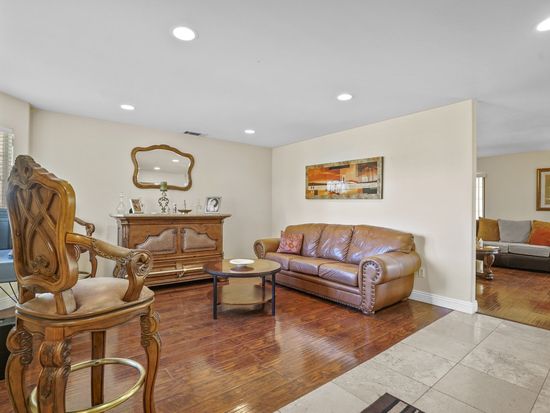 10430 Scoville Ave, Sunland, CA 91040