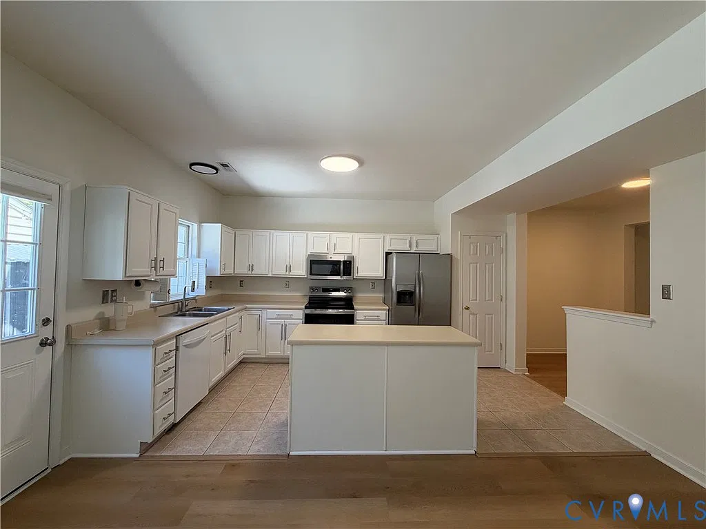 3 bed, 2.5 bath, 1584 sqft, $2,500 — Photo 4