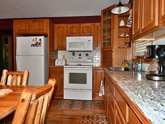 4th image of 5295 Blueberry Dr