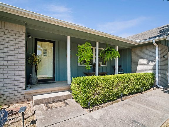 3rd image of 710 Martin Cir