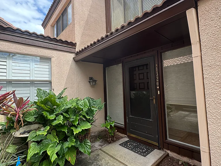 1320 Pelican Creek Xing — Photo 42