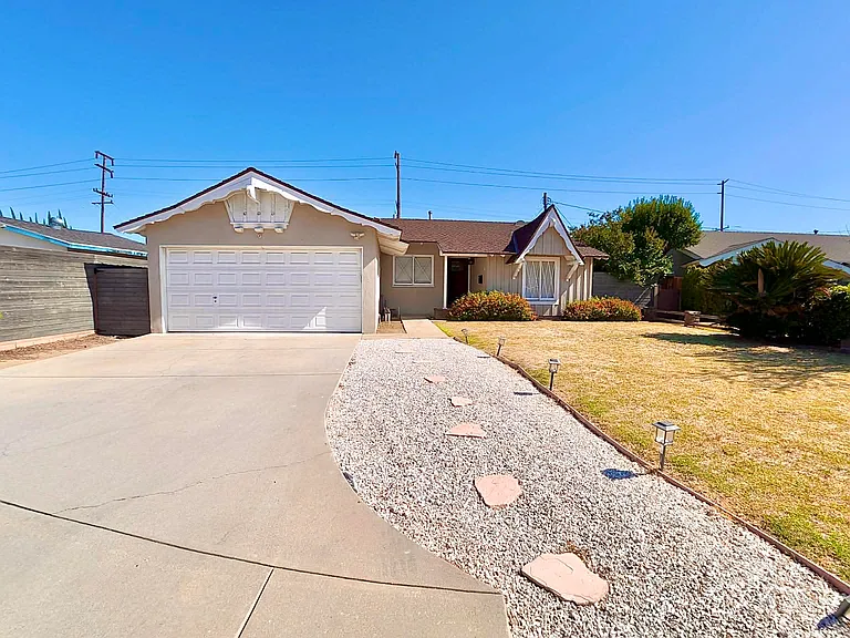 10946 Danbury St — Photo 9