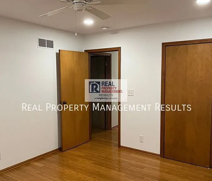 603 W Water St — Photo 15
