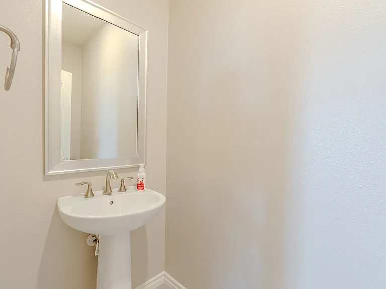 33850 Flood St — Photo 11