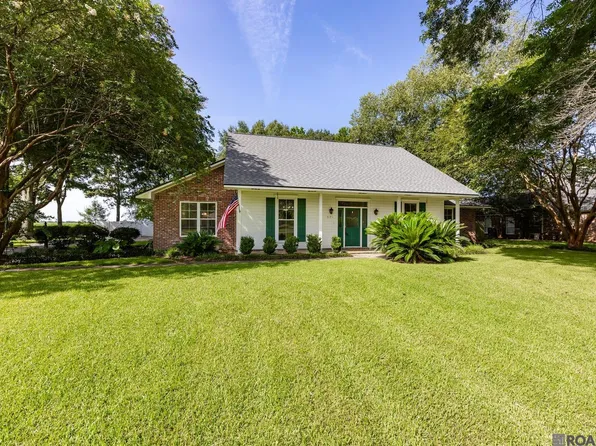 3171 Emily Dr, Port Allen, LA 70767