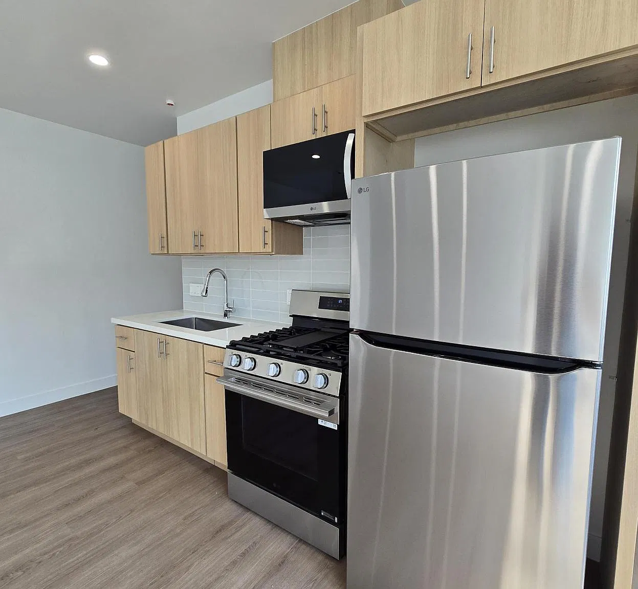 Studio, 600 sqft, $2,329 — Photo 4