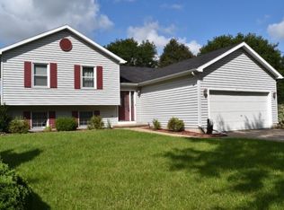 1122 N Thompson Dr, Madison, WI 53704