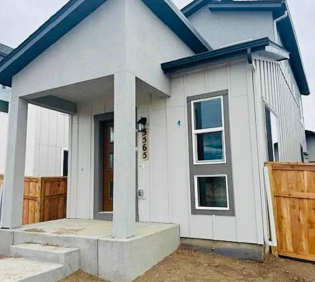 Newer 2 bedroom 2 Bath home located off Powers and close to shopping — Photo 1