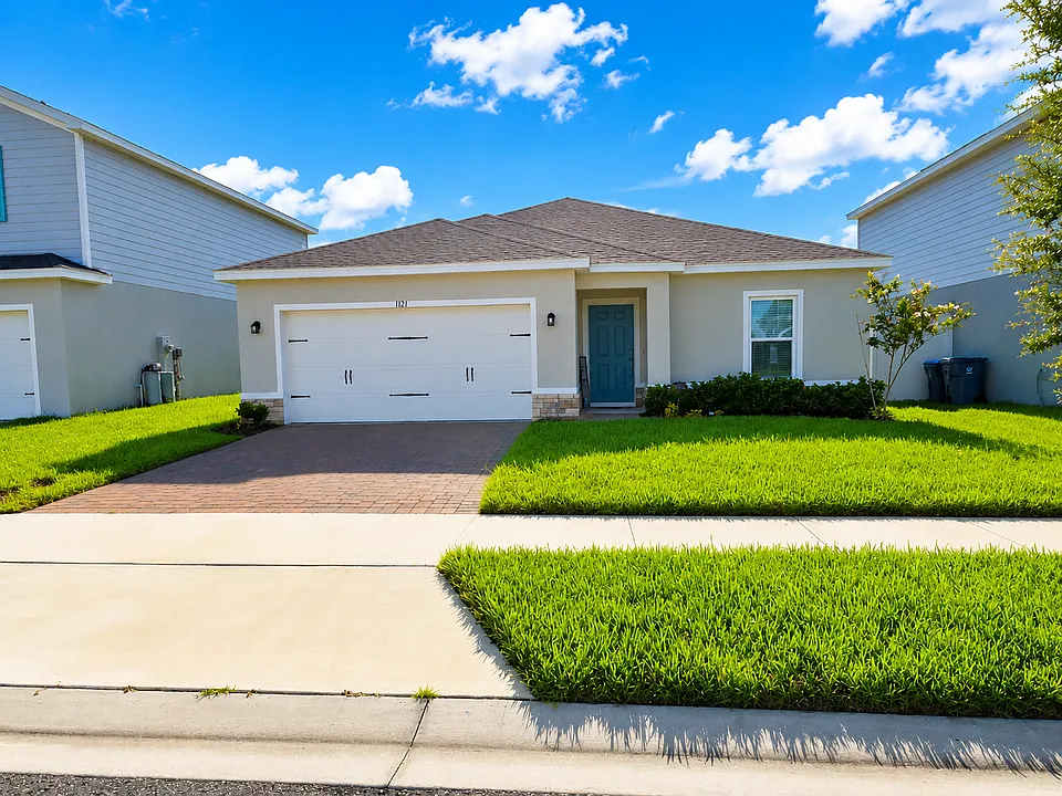 1121 Lexington Ln