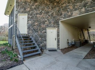 105 Park De Ville Pl, Columbia, MO 65203