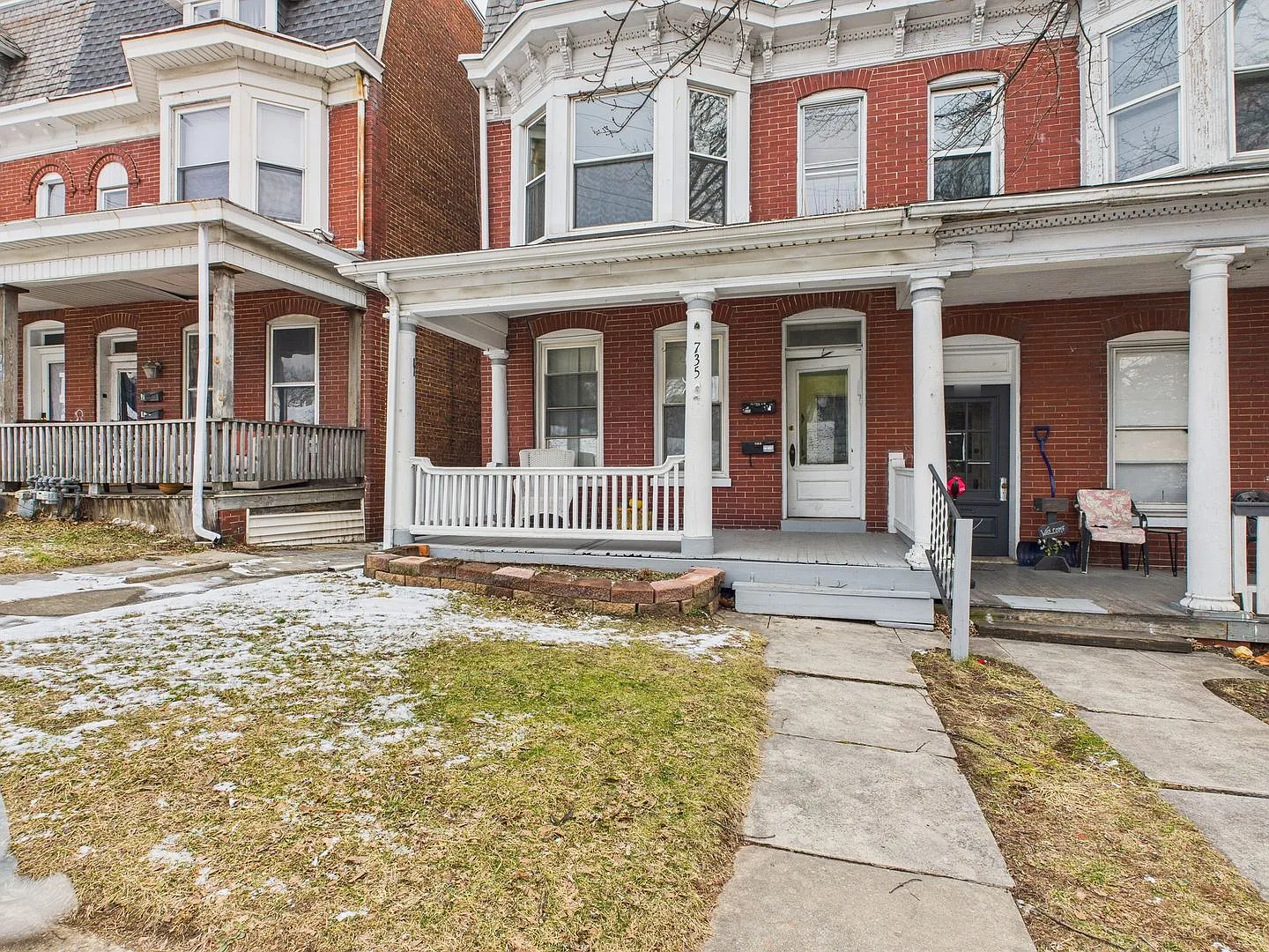 735 N George Street — Photo 1