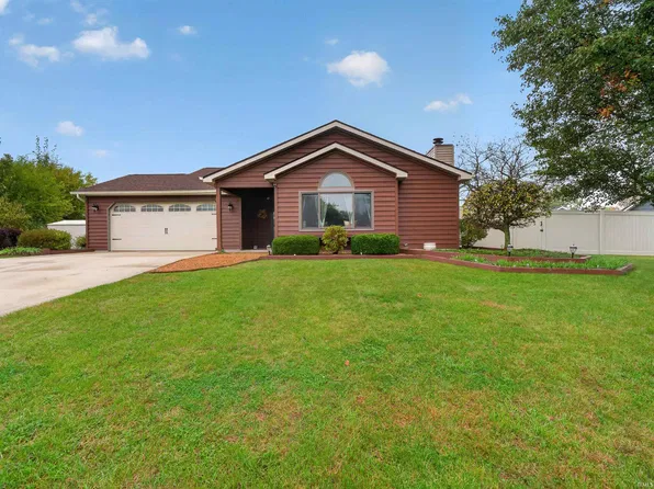 210 Knoll Ridge Blvd, Kendallville, IN 46755