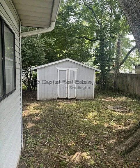 302 Cobb St — Photo 9