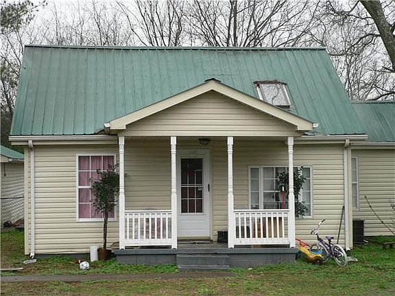 3rd image of 930 Twin Oak Dr #A-b