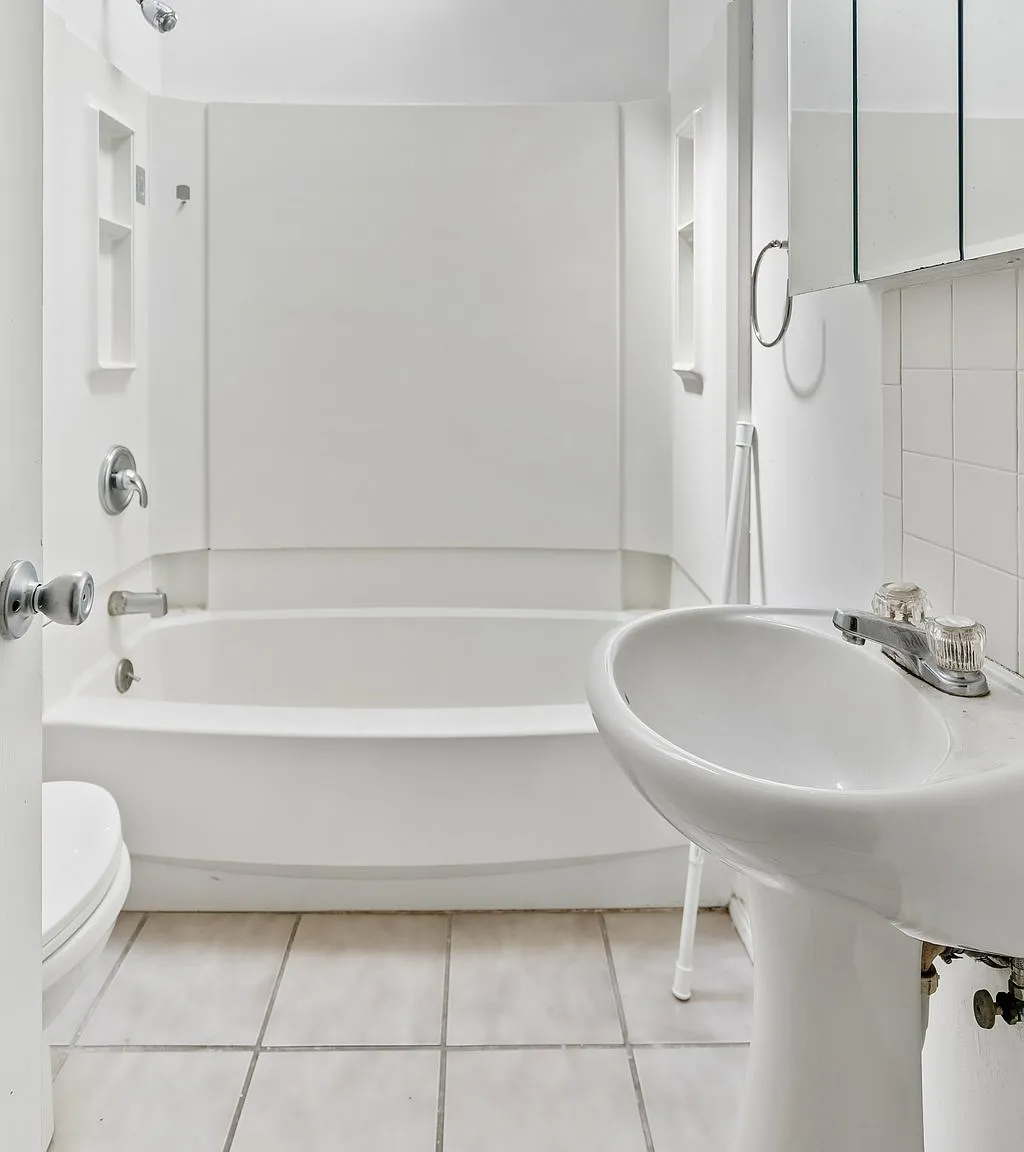1 bed, 1000 sqft, $1,090 — Photo 4